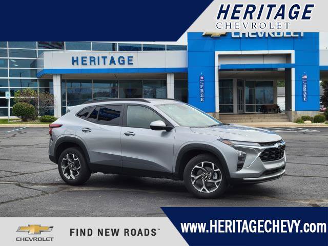 Used 2024 Chevrolet Trax LT w/ Driver Confidence Package FWD image 1