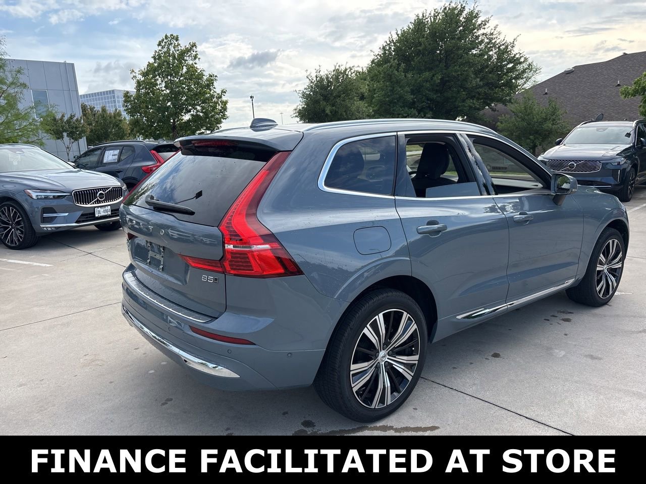 Certified 2023 Volvo XC60 B5 Plus w/ Climate Package image 5