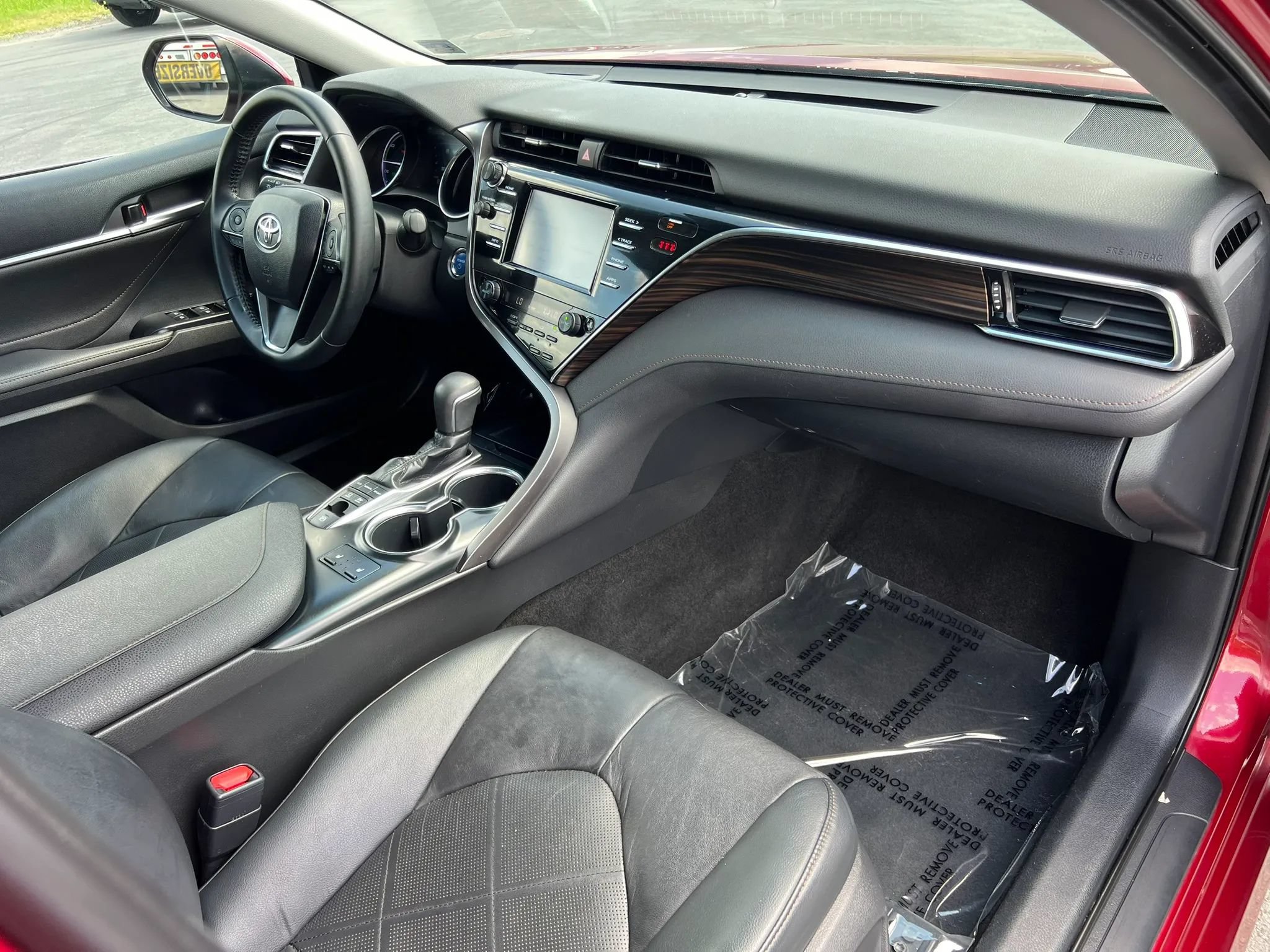 Used 2018 Toyota Camry XLE FWD image 17