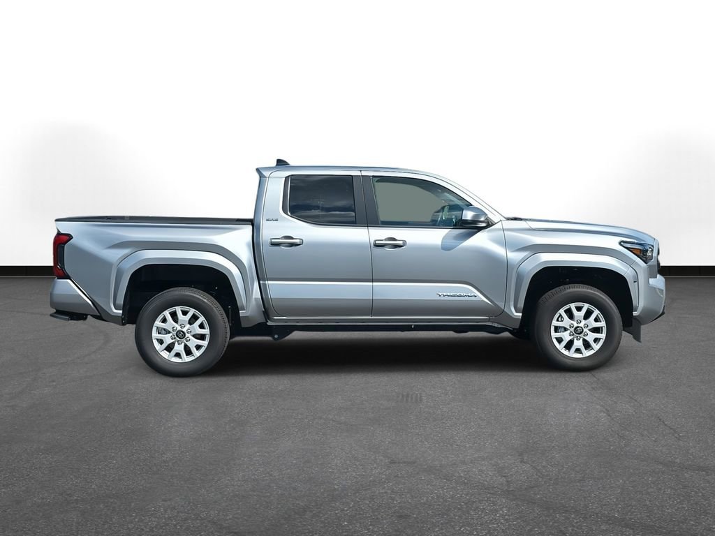 Used 2025 Toyota Tacoma SR5 image 4