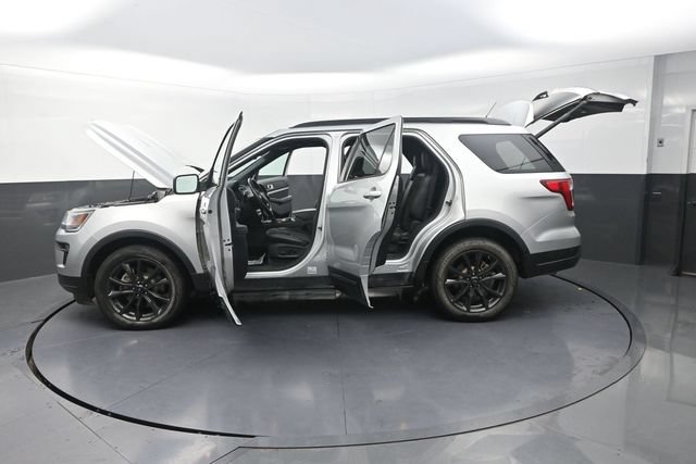 Used 2019 Ford Explorer XLT w/ Equipment Group 202A AWD/4WD image 34