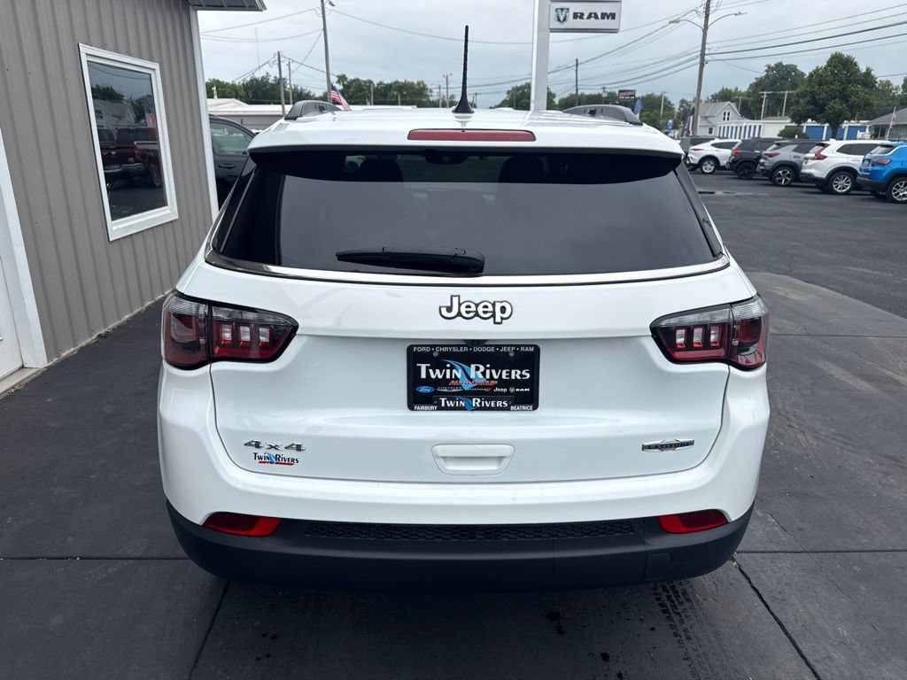 Used 2023 Jeep Compass Latitude w/ Convenience Group AWD/4WD image 4