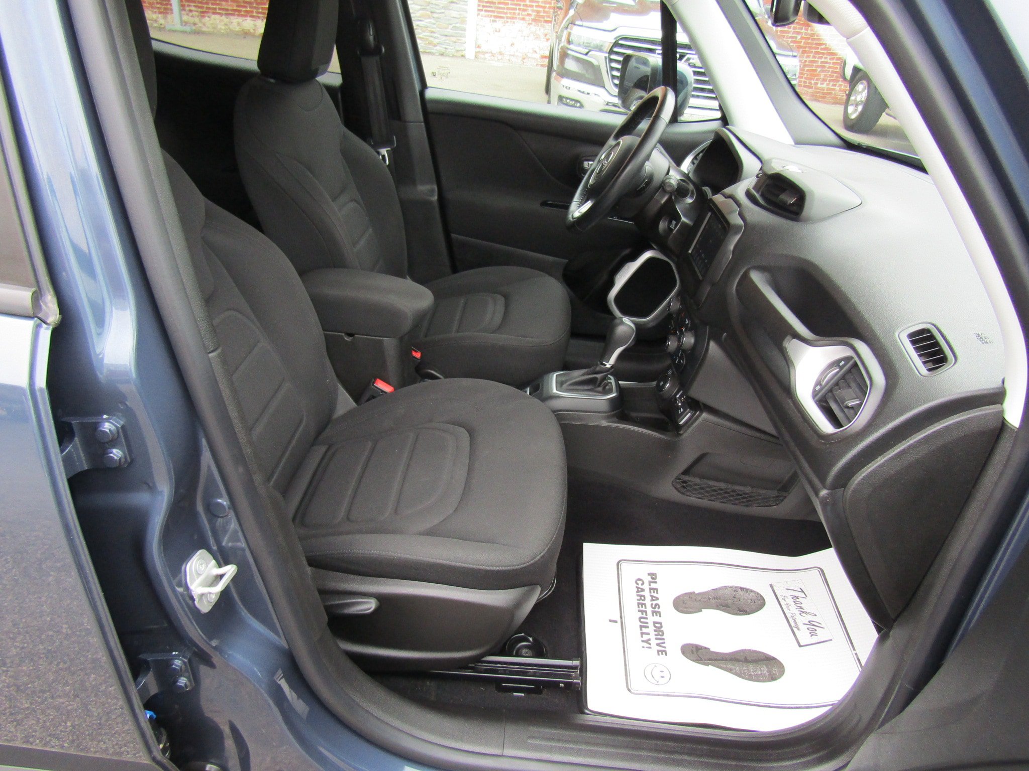 Used 2021 Jeep Renegade Latitude w/ Convenience Group AWD/4WD image 17