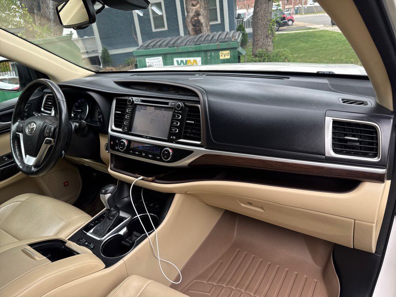 Used 2015 Toyota Highlander Limited Platinum AWD/4WD image 26