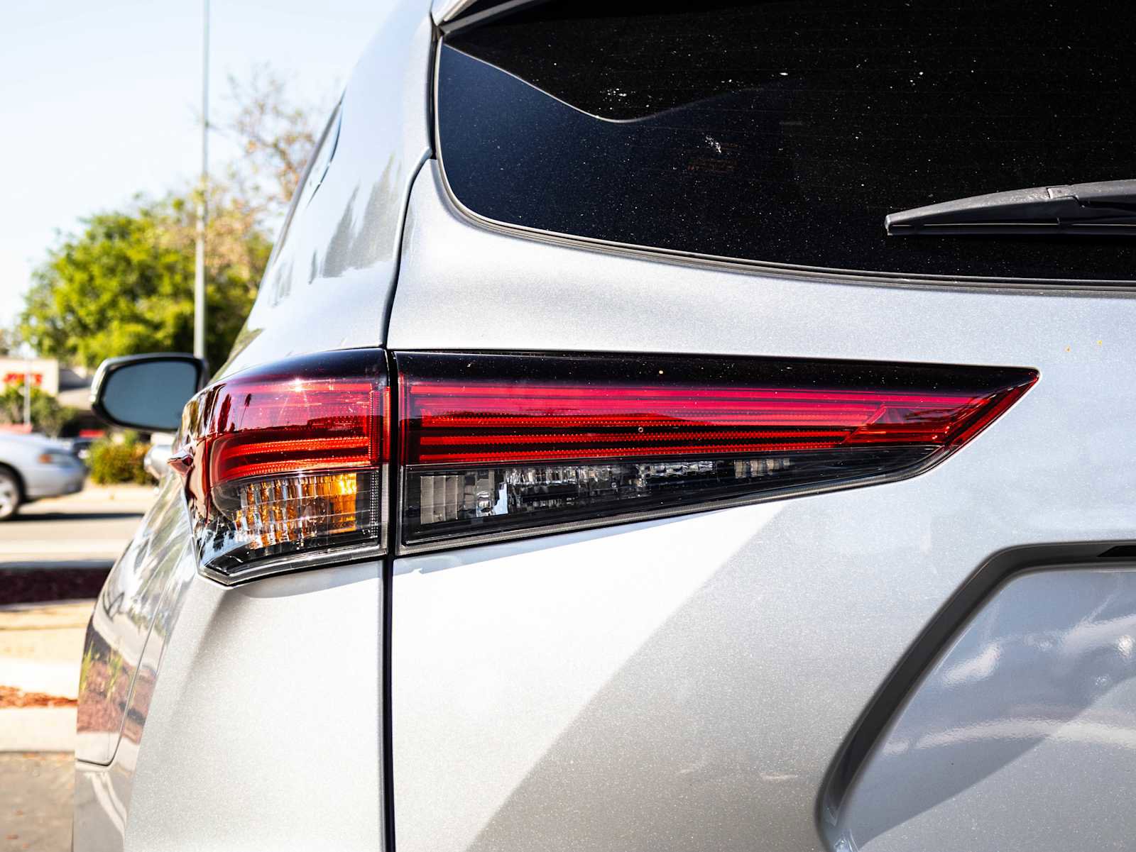 Used 2022 Toyota Highlander LE FWD image 11