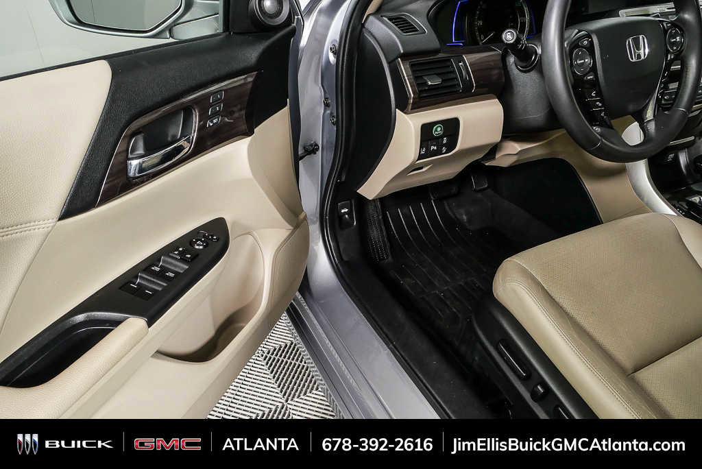 Used 2017 Honda Accord Touring image 7