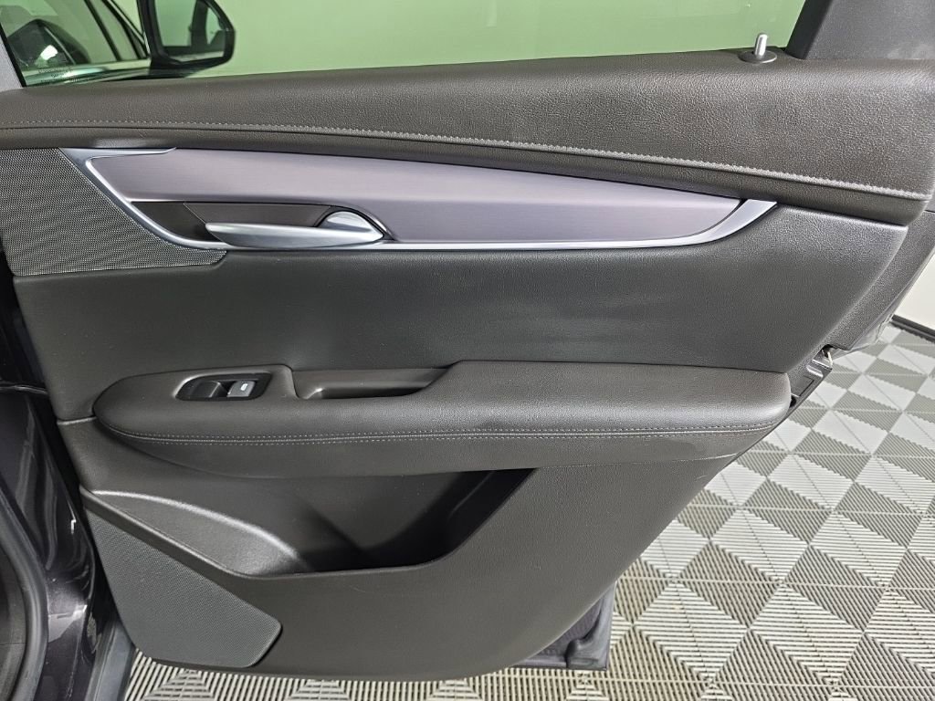 Used 2018 Cadillac XT5 Luxury w/ Driver Awareness Package AWD/4WD image 37