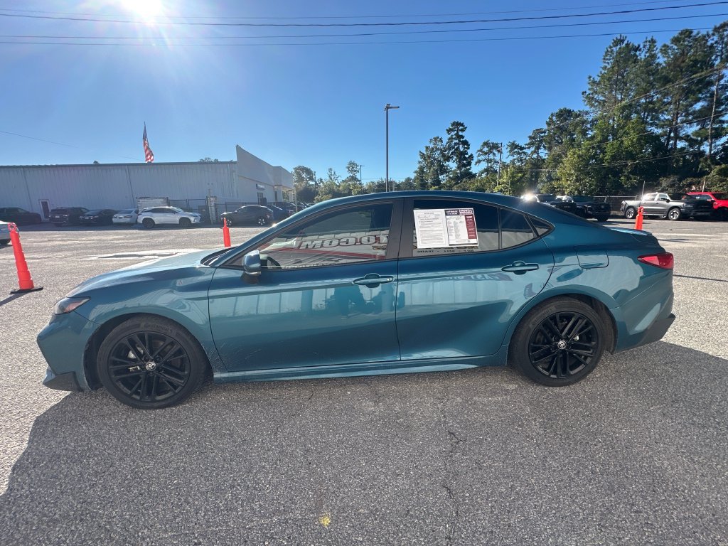 Used 2025 Toyota Camry SE w/ Multimedia Upgrade Package FWD image 5