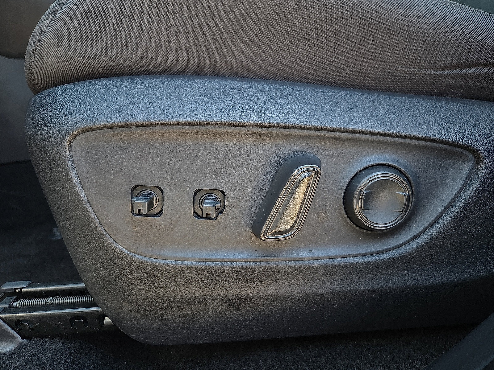 Used 2025 Toyota RAV4 XLE AWD/4WD image 15