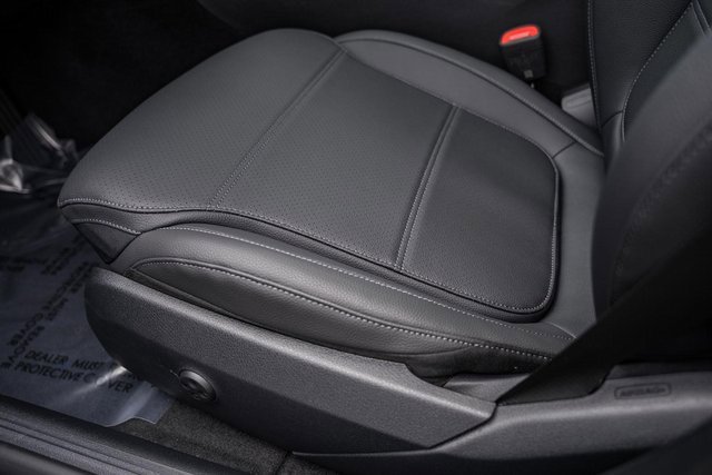 New 2025 Mercedes-Benz C 300 4MATIC Sedan image 30