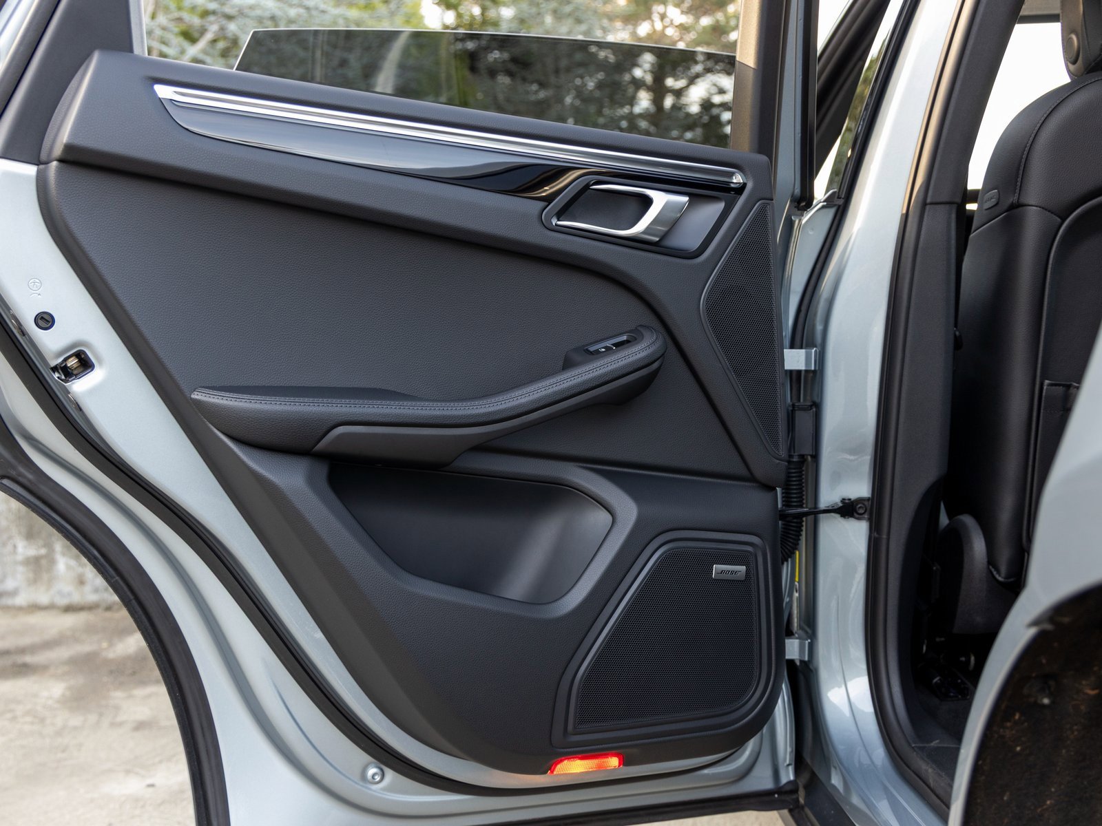 Certified 2025 Porsche Macan image 39