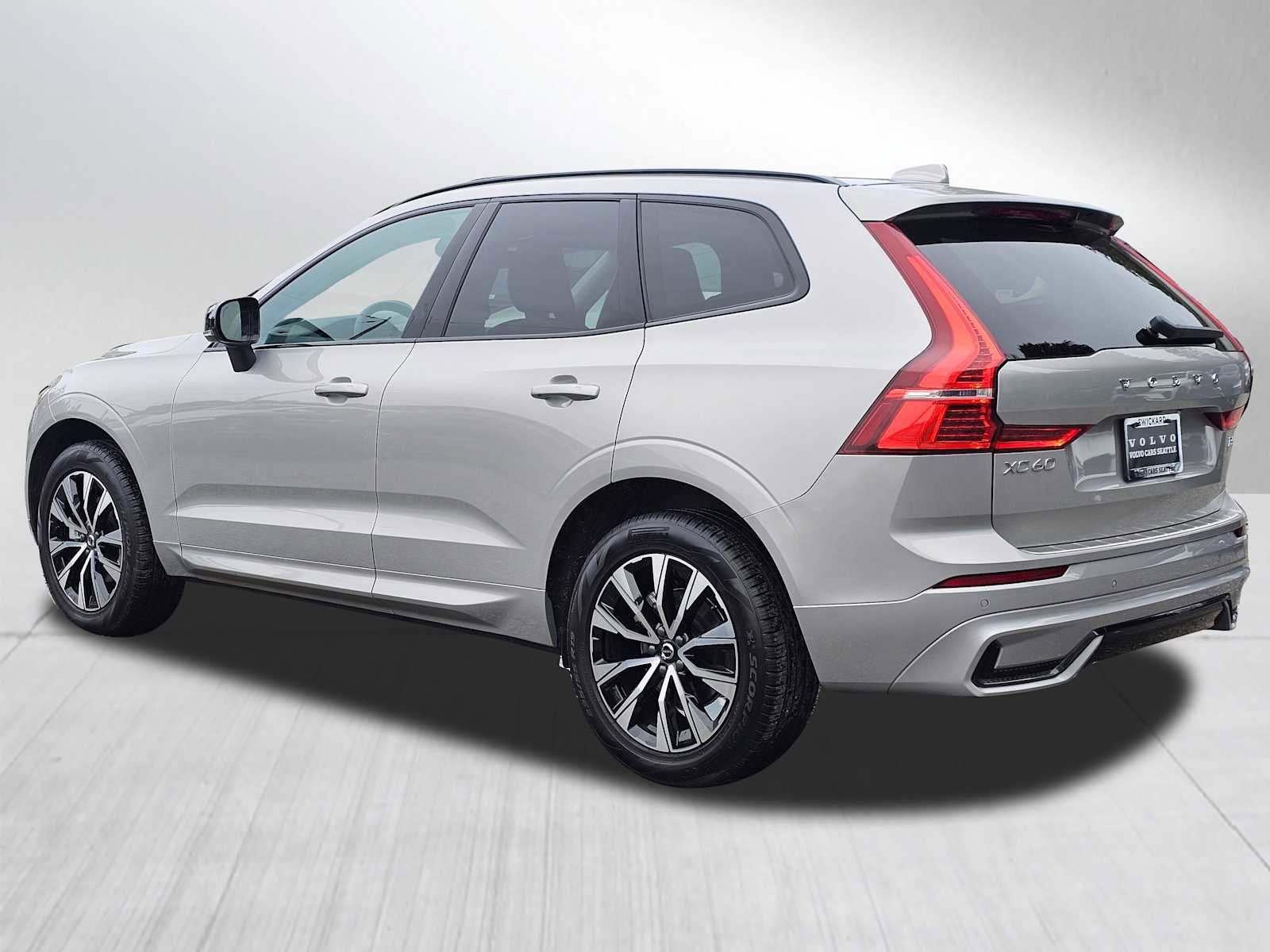 Certified 2025 Volvo XC60 B5 Core w/ Protection Package Premier image 5