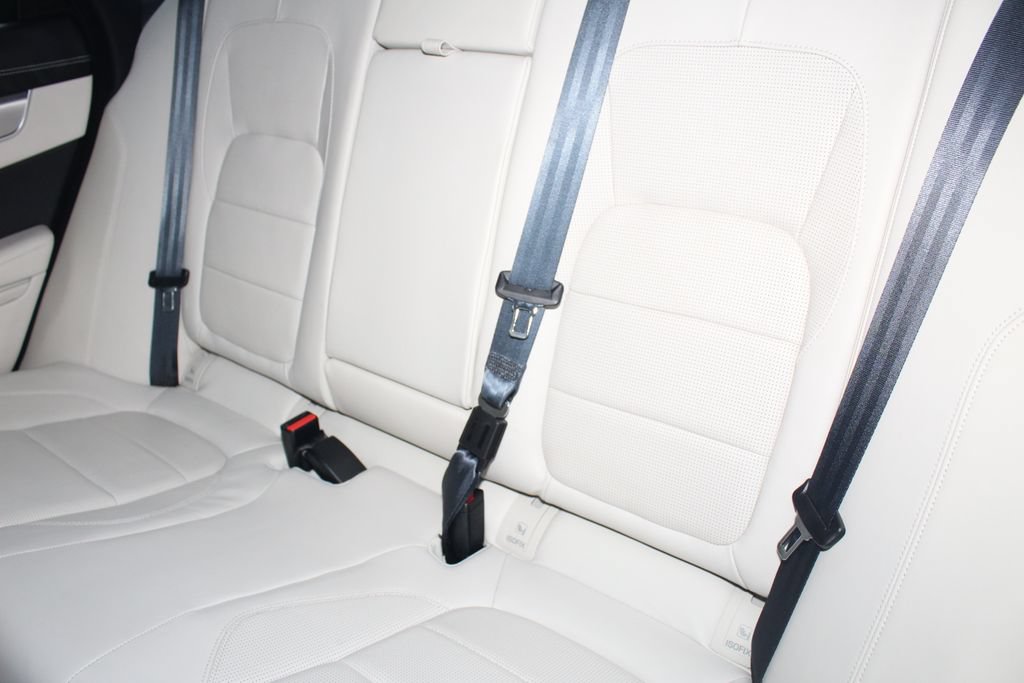Used 2022 Jaguar XF R-Dynamic SE AWD/4WD image 43