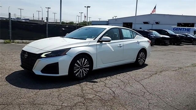 Used 2023 Nissan Altima 2.5 SV image 5