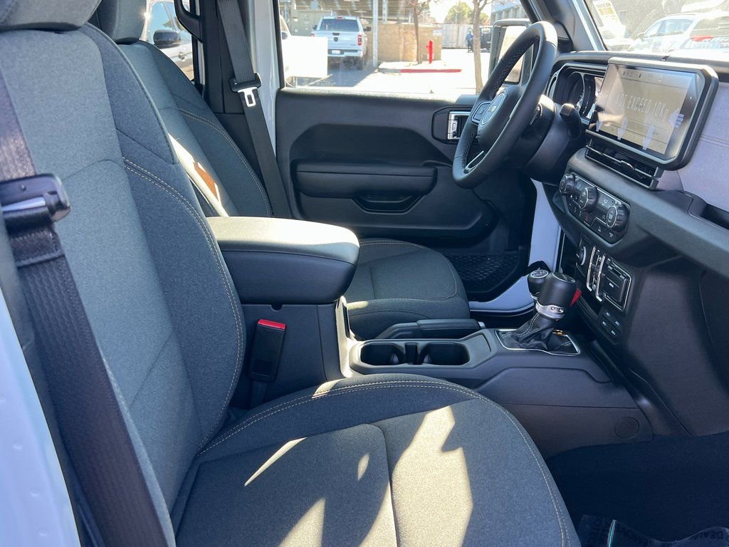 New 2026 Jeep Gladiator Sport AWD/4WD image 13