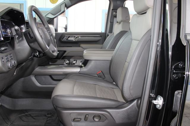 Used 2025 Chevrolet Silverado 2500 ZR2 w/ Technology Package image 21