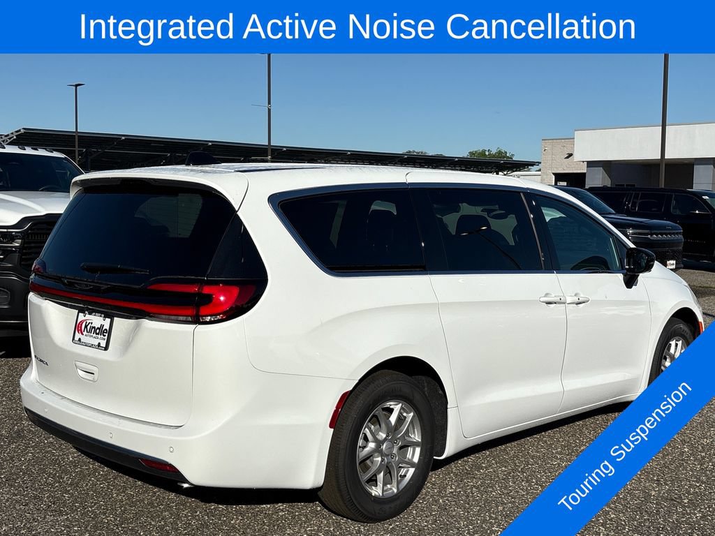New 2027 Chrysler Pacifica Select FWD image 28