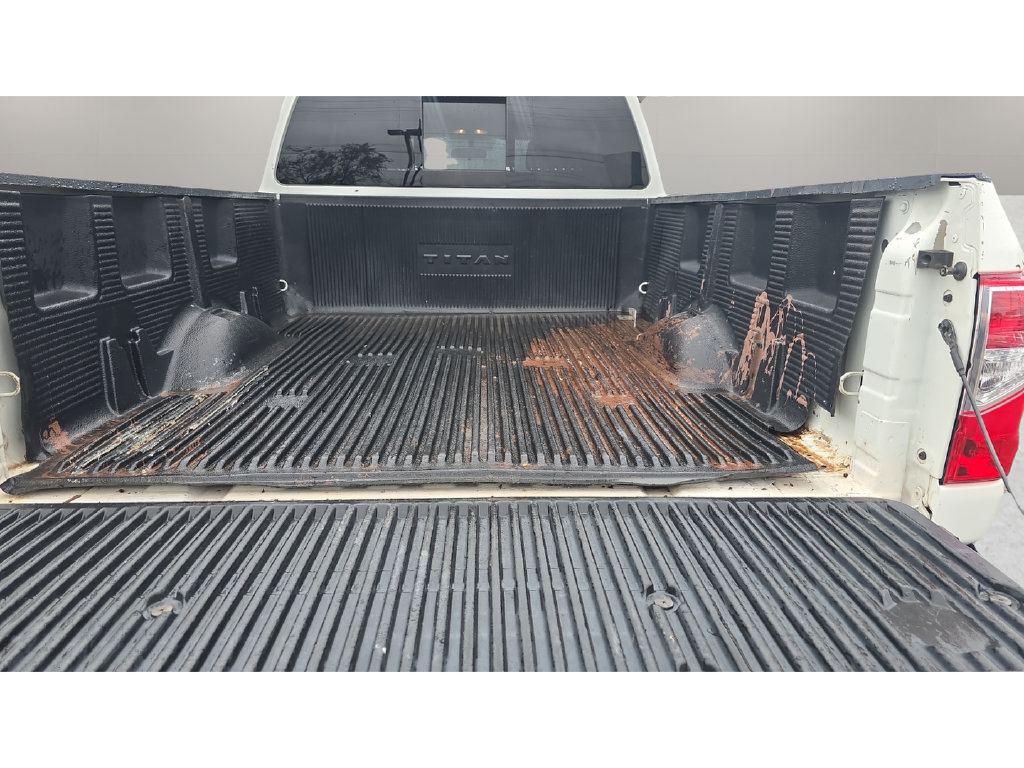 Used 2017 Nissan Titan S AWD/4WD image 9