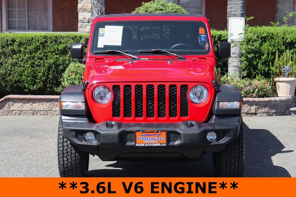 Used 2022 Jeep Gladiator Sport image 3