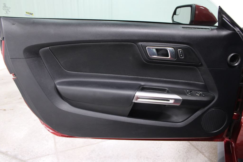 Used 2018 Ford Mustang Coupe RWD image 24