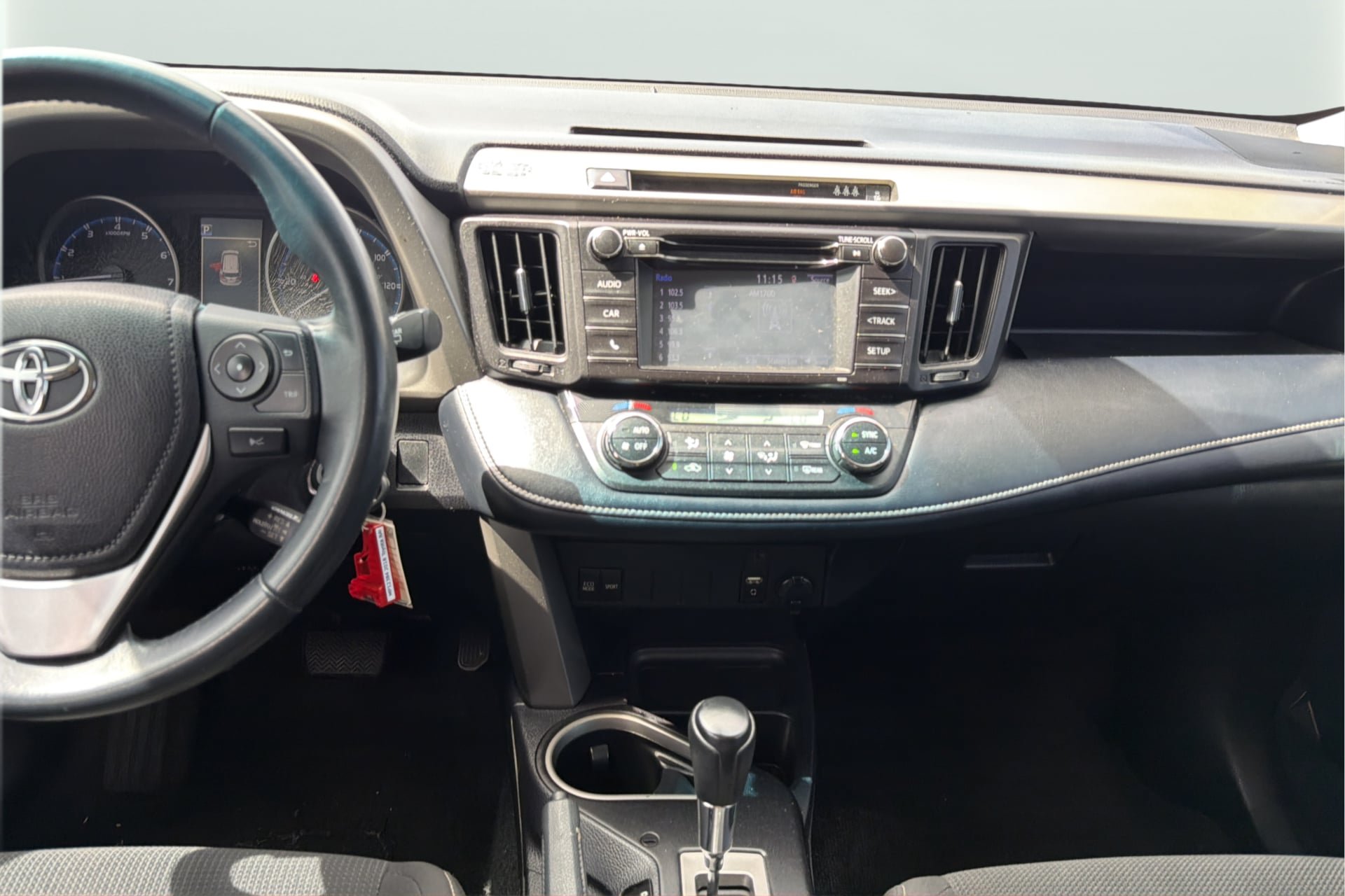 Used 2018 Toyota RAV4 XLE FWD image 15