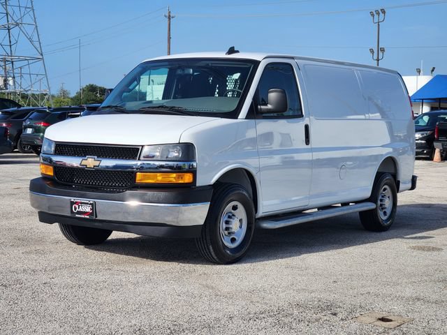Used 2025 Chevrolet Express 2500 w/ Driver Convenience Package RWD image 3