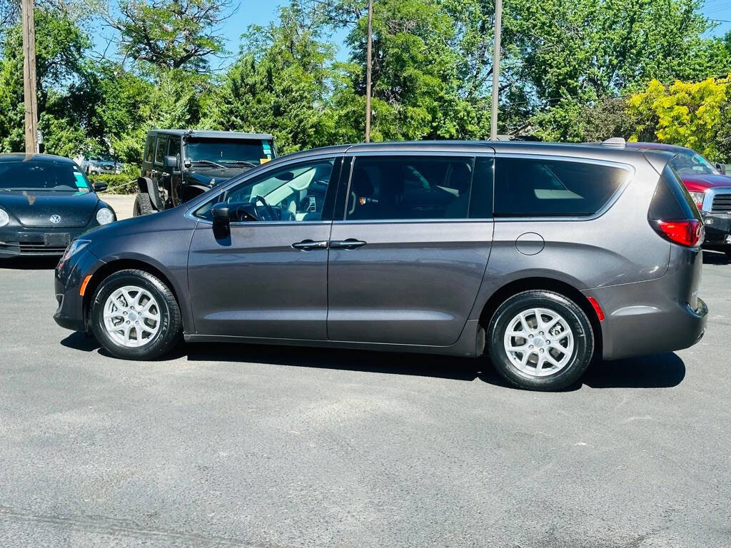 Used 2017 Chrysler Pacifica Touring Plus w/ Security Group FWD image 4