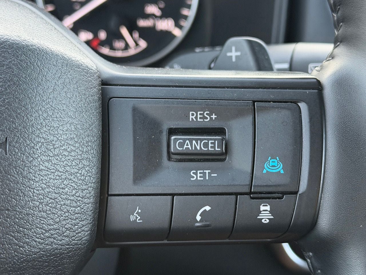 Certified 2025 Nissan Rogue SV FWD image 17