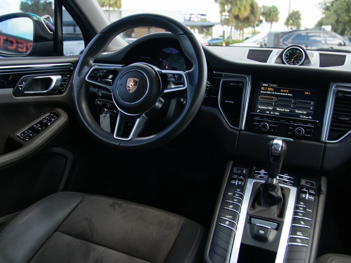 Used 2015 Porsche Macan S w/ Infotainment Package AWD/4WD image 30