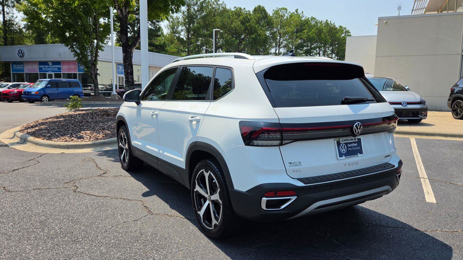 Used 2025 Volkswagen Taos SEL AWD/4WD image 3