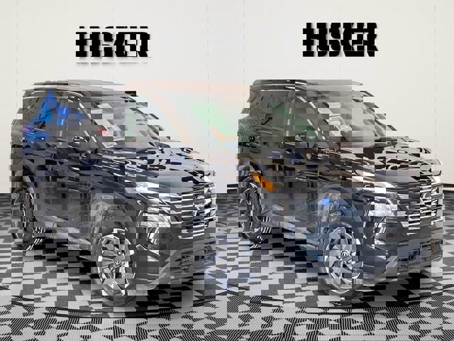 Used 2025 Nissan Rogue SV image 1