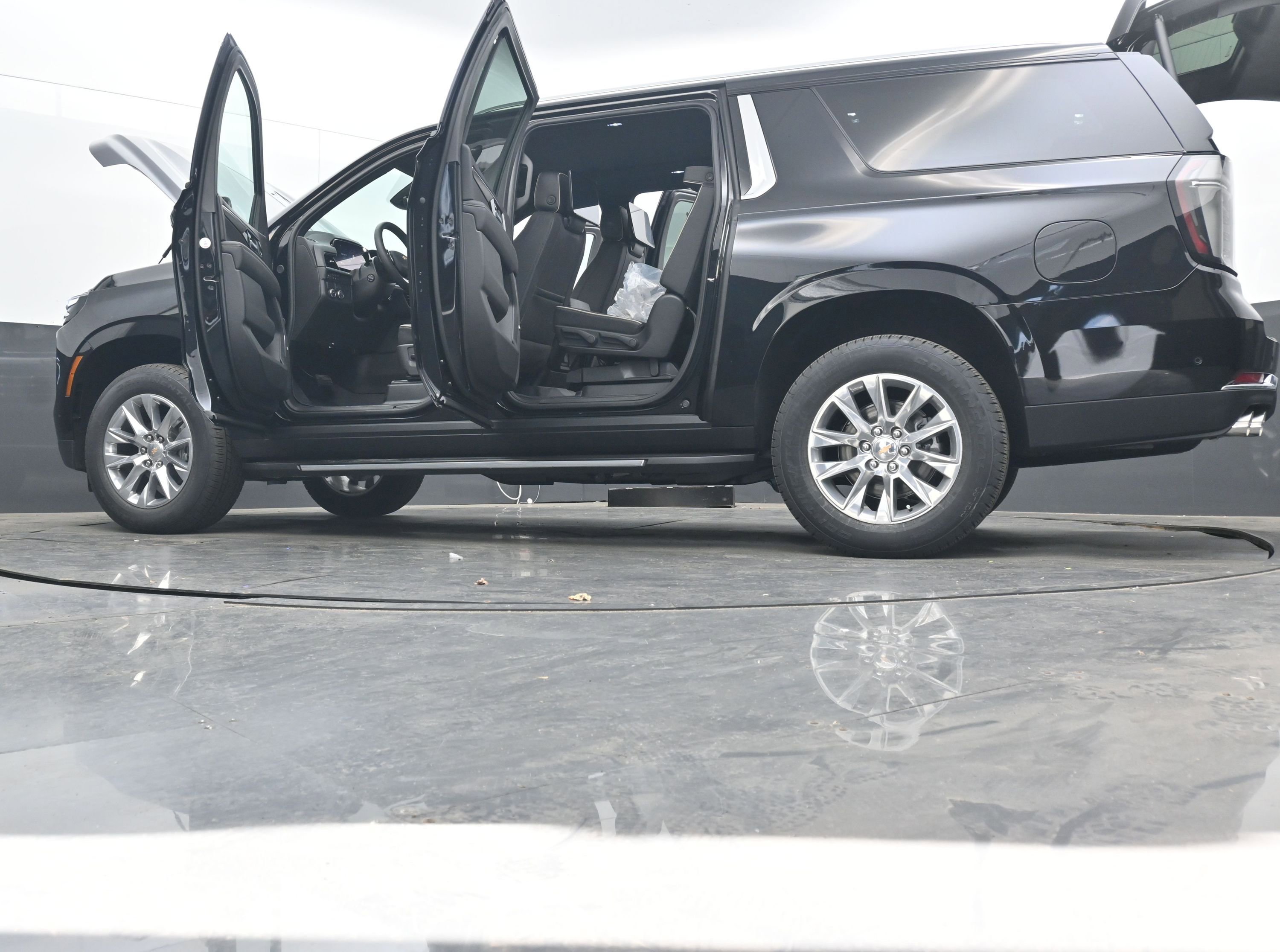 New 2026 Chevrolet Suburban Premier RWD image 43