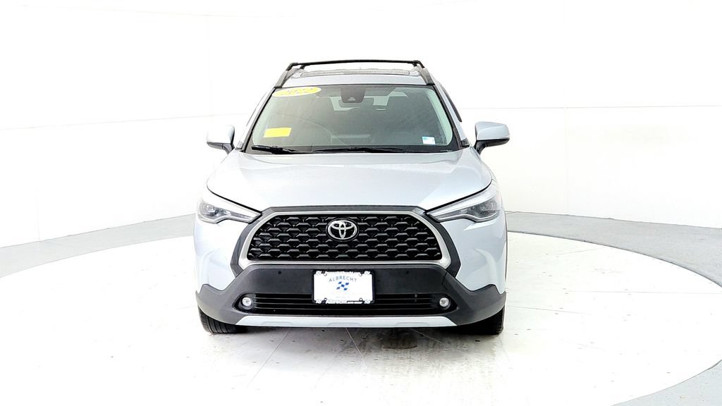 Used 2022 Toyota Corolla Cross XLE w/ Convenience Package AWD/4WD image 8