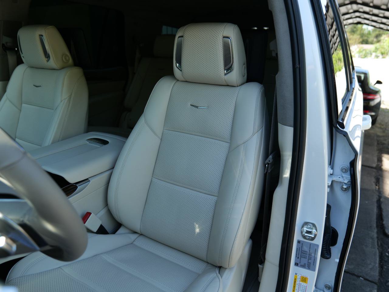 Used 2025 Cadillac Escalade Sport Platinum w/ LPO, Floor Liner Package AWD/4WD image 17