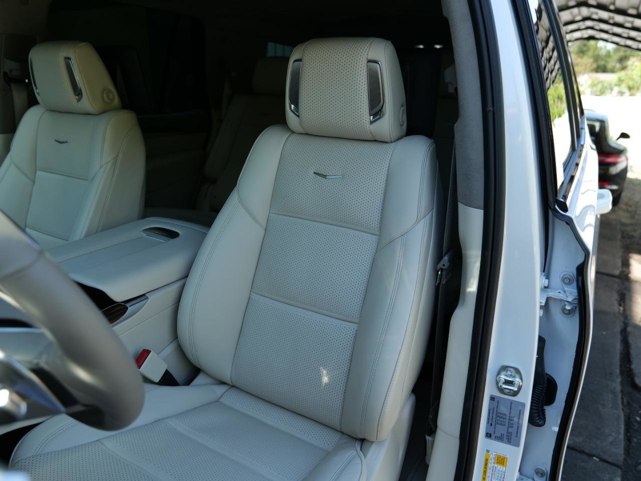 Used 2025 Cadillac Escalade Sport Platinum w/ LPO, Floor Liner Package AWD/4WD image 17