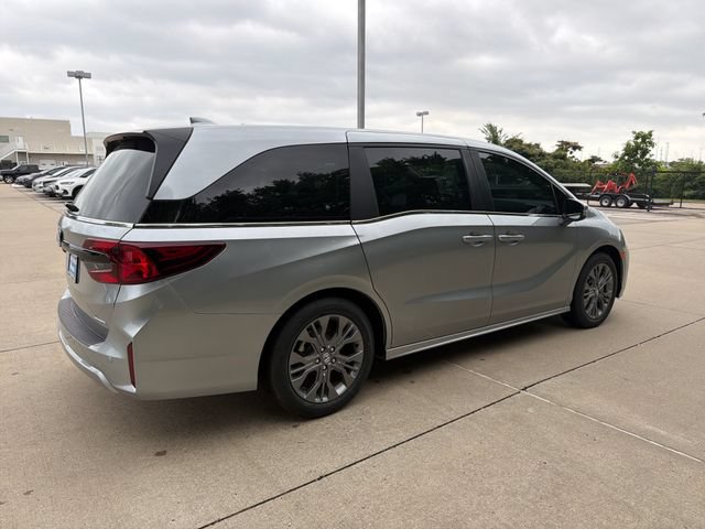 New 2026 Honda Odyssey Touring image 9