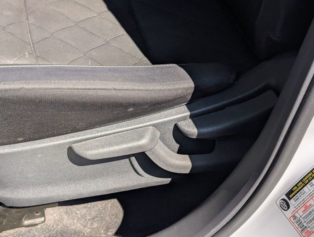 Used 2018 Nissan Kicks S FWD image 16