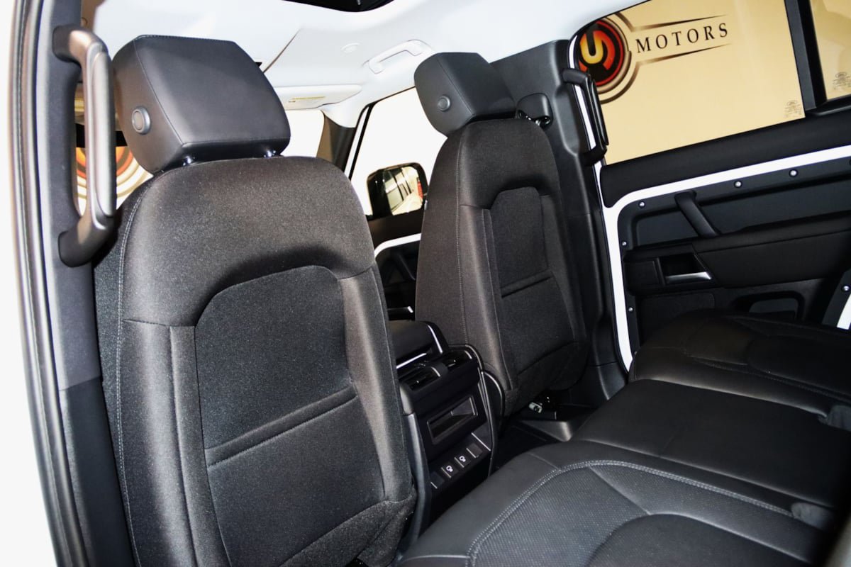 Used 2025 Land Rover Defender 110 S AWD/4WD image 57