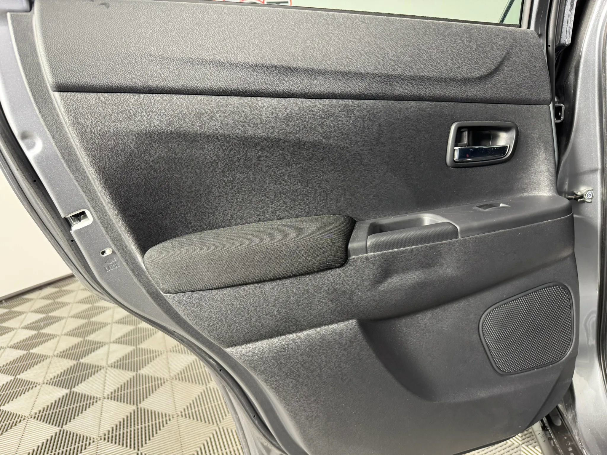 Used 2025 Mitsubishi Outlander Sport LE AWD/4WD image 38