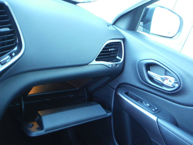 Certified 2022 Jeep Cherokee Limited AWD/4WD image 38
