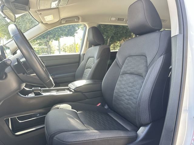 Used 2025 Nissan Pathfinder SV image 13