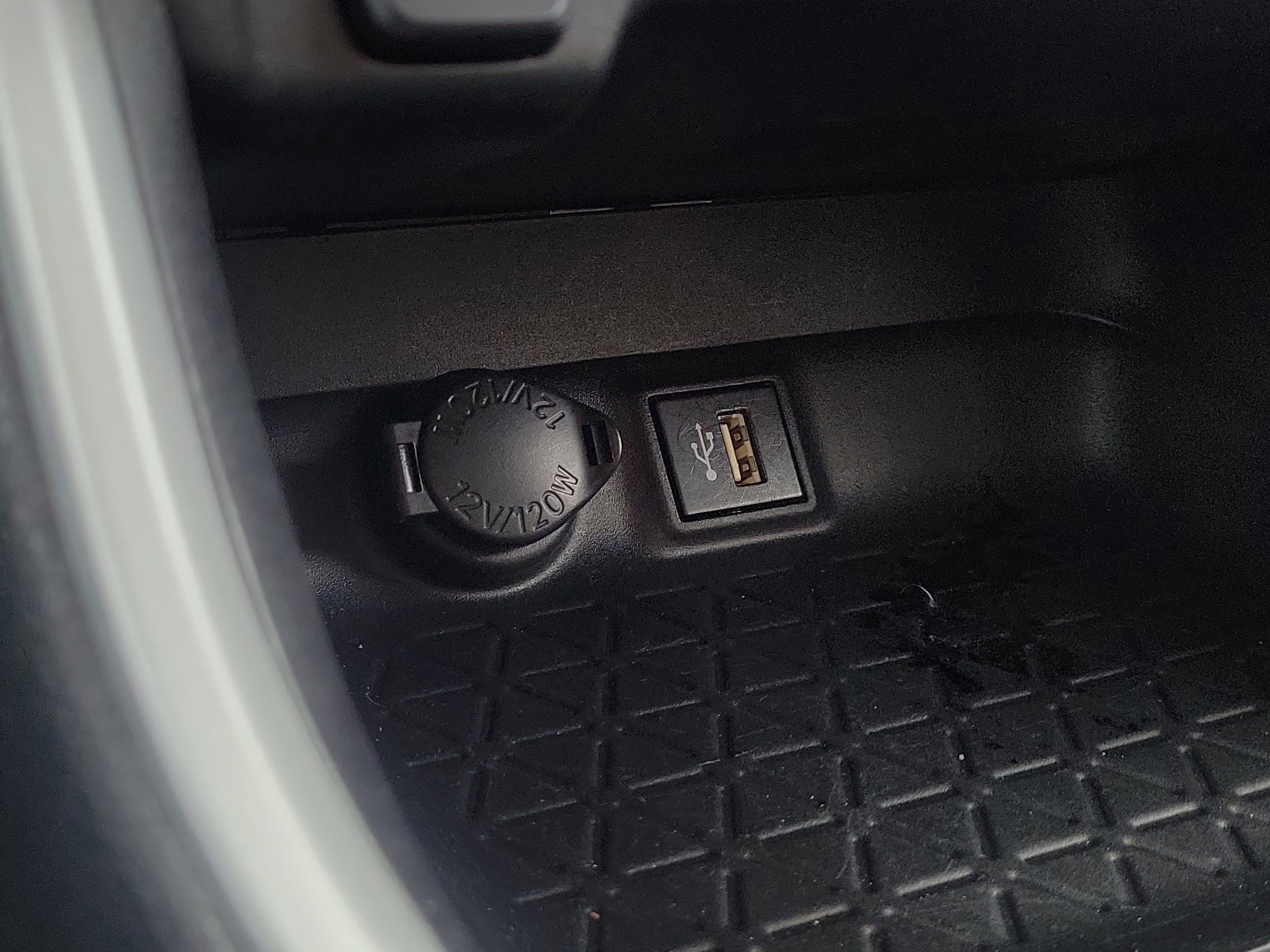 Used 2023 Toyota RAV4 XLE image 29