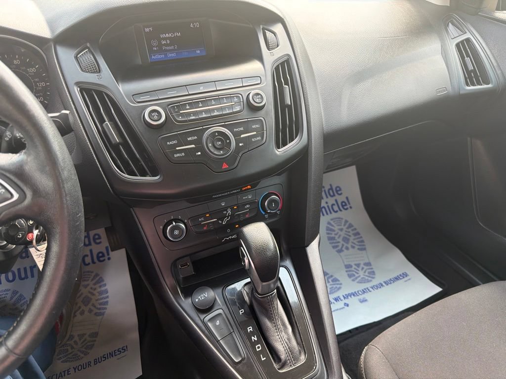 Used 2018 Ford Focus SE w/ Cold Weather Package FWD image 13