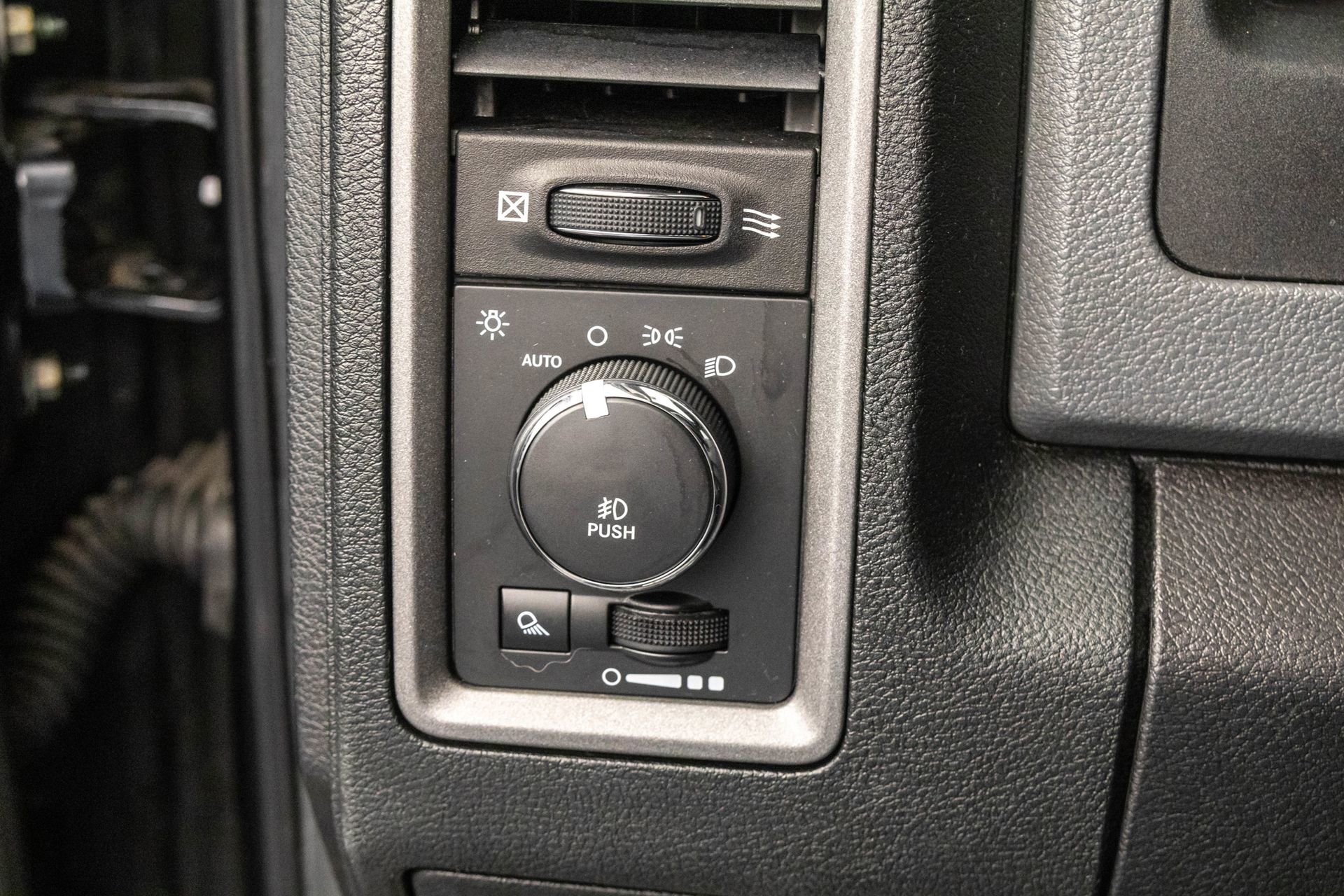Used 2014 RAM 1500 Express image 18