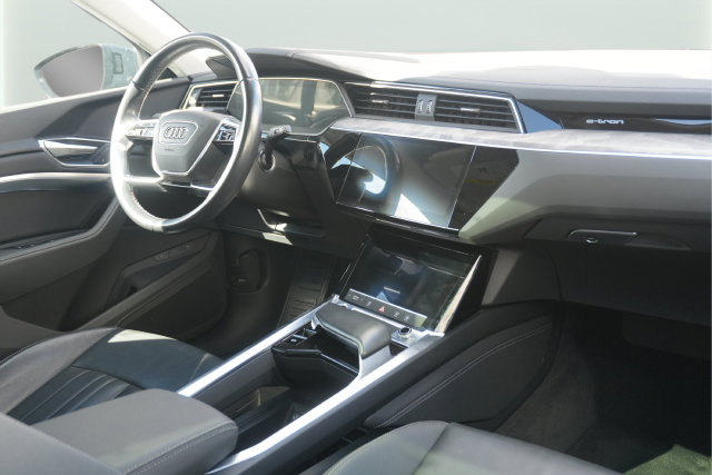 Used 2024 Audi Q8 e-tron Premium AWD/4WD image 27