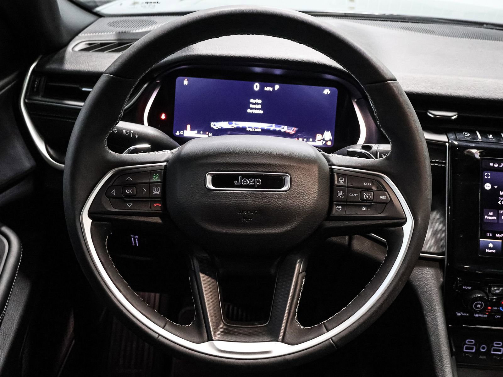 Used 2024 Jeep Grand Cherokee Laredo X w/ Luxury Tech Group I image 32