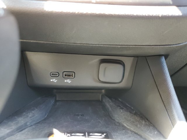 Used 2024 Buick Envista Preferred w/ Convenience I Package FWD image 32