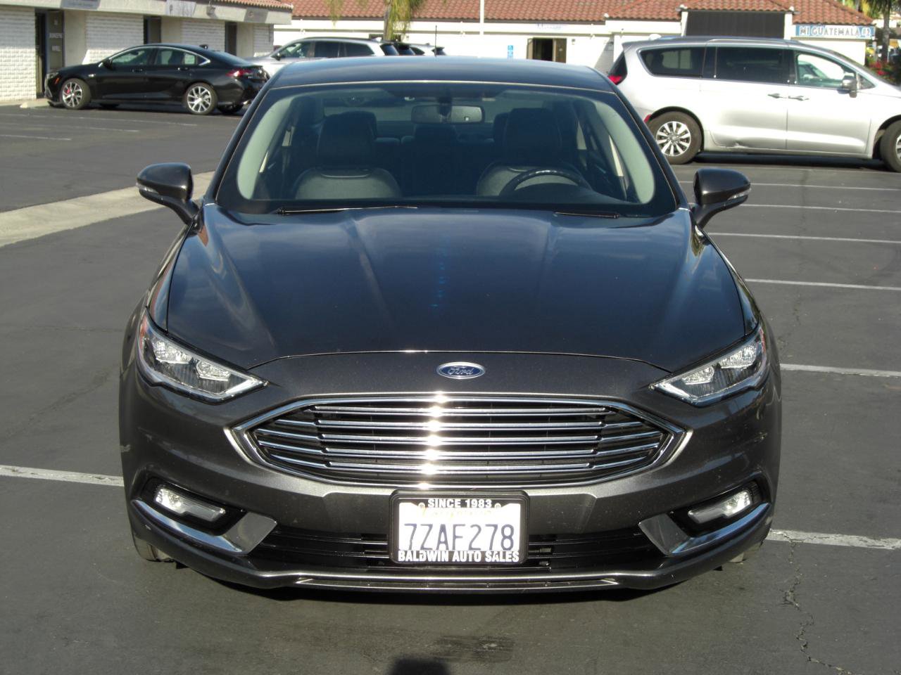 Used 2017 Ford Fusion SE w/ Fusion SE Technology Package FWD image 2
