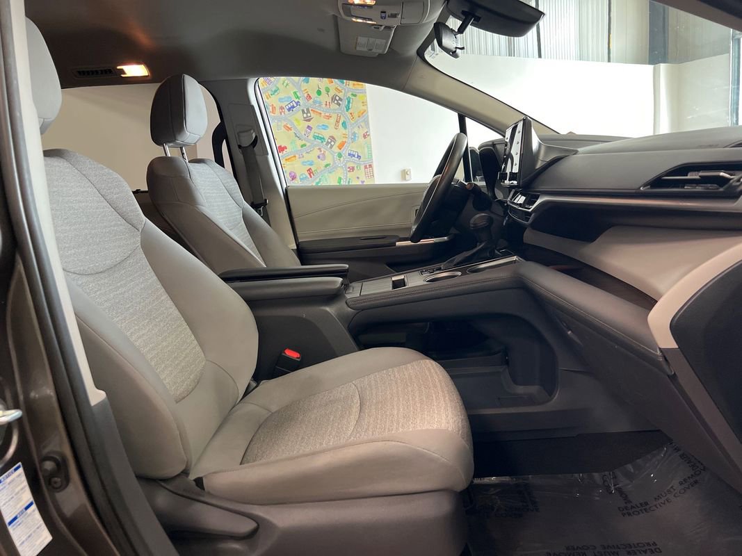 Used 2021 Toyota Sienna LE image 12