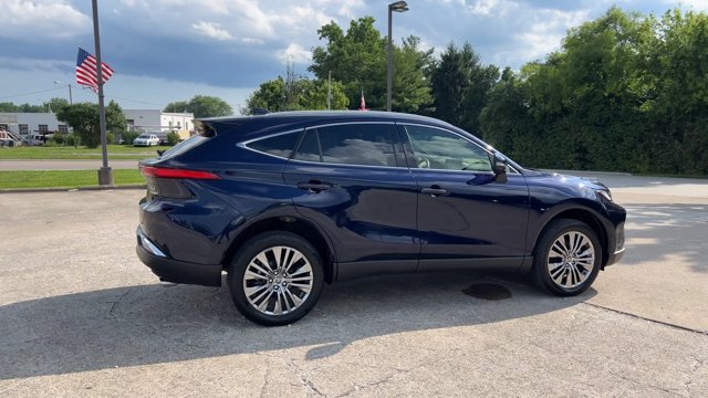 Used 2022 Toyota Venza XLE AWD/4WD image 9